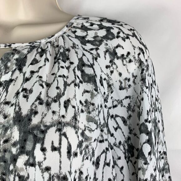 Bar III grey black & white print wrap blouse - Picture 3 of 8